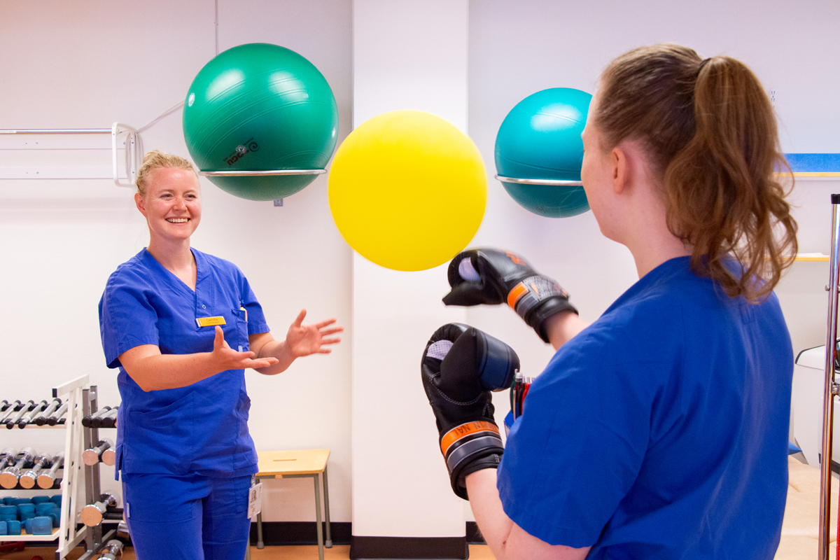 Camilla Bundgaard och Linnea Karlsson, två av fysioterapeuterna i NU-sjukvården.