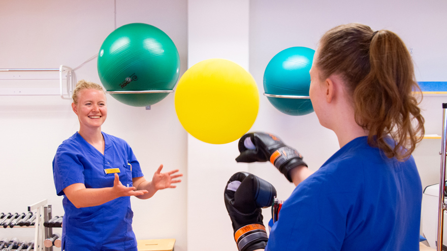 Camilla Bundgaard och Linnea Karlsson, två av fysioterapeuterna i NU-sjukvården.