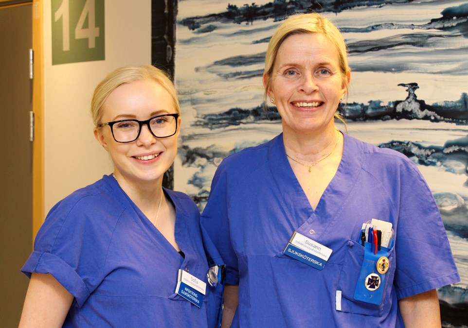 Sofia Jakobsson och Susann Gamalielsson, nyblivna specialistsjuksköterskor i infektionssjukvård 