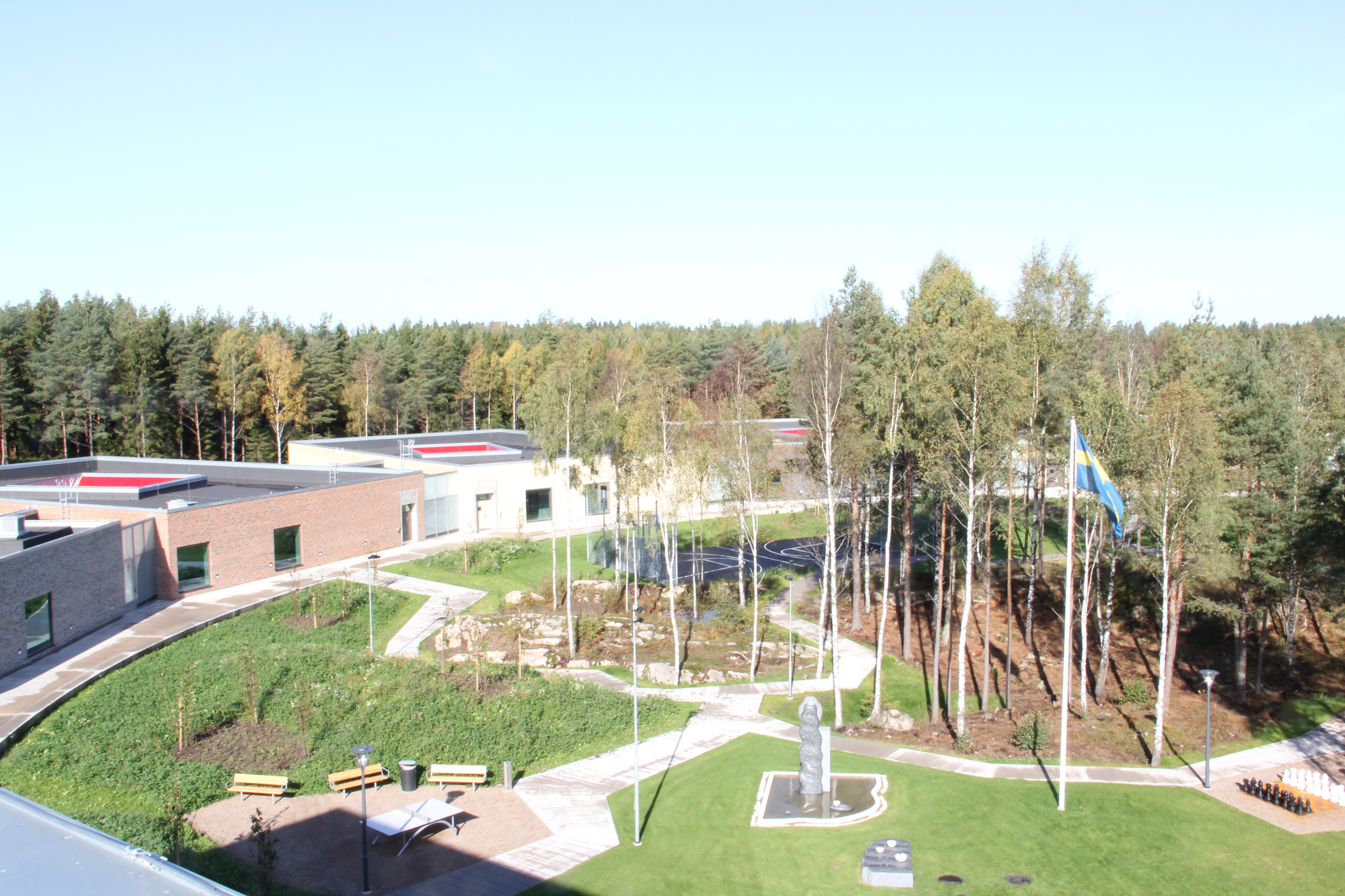 Brinkåsens innergård sett från taket. 